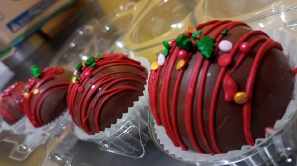 Choco bomba rellena de marsmelos y confitillo