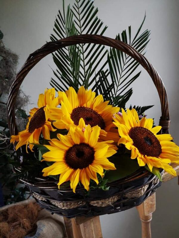 Canasta de girasoles